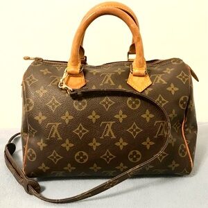 Authentic Louis Vuitton Speedy 25 Bag. Good used condition strap/lock no key.